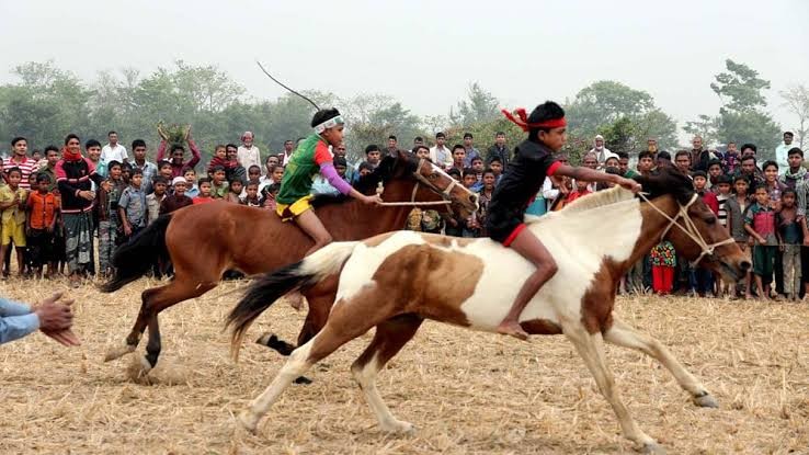 চাঁপাইনবাবগঞ্জের শিবগঞ্জ অনুষ্ঠিত হলো ঘোড়াদৌড় প্রতিযোগীতা